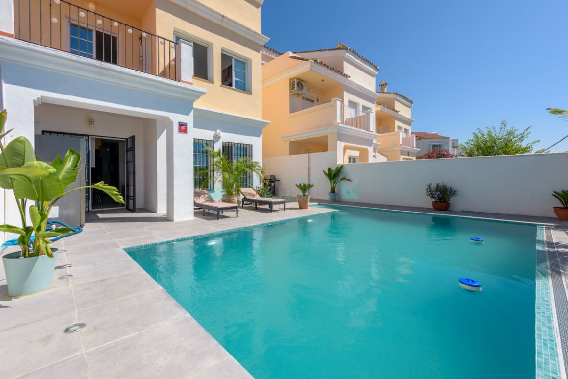 Villa for sale in  Bel Air, Estepona