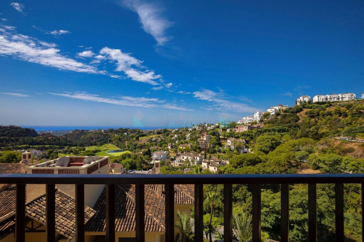 Penthouse for sale in Benahavis