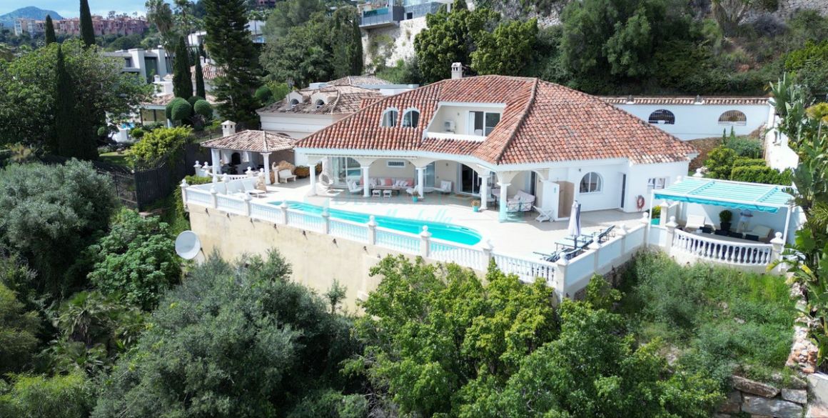 Villa for sale in  La Quinta, Benahavis