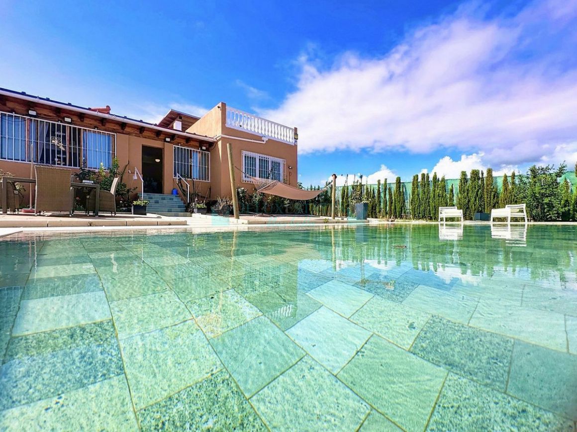 Villa en venta en Estepona