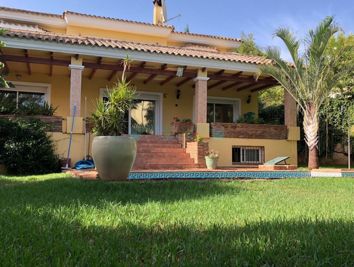 Villa en alquiler en  Elviria, Marbella Este