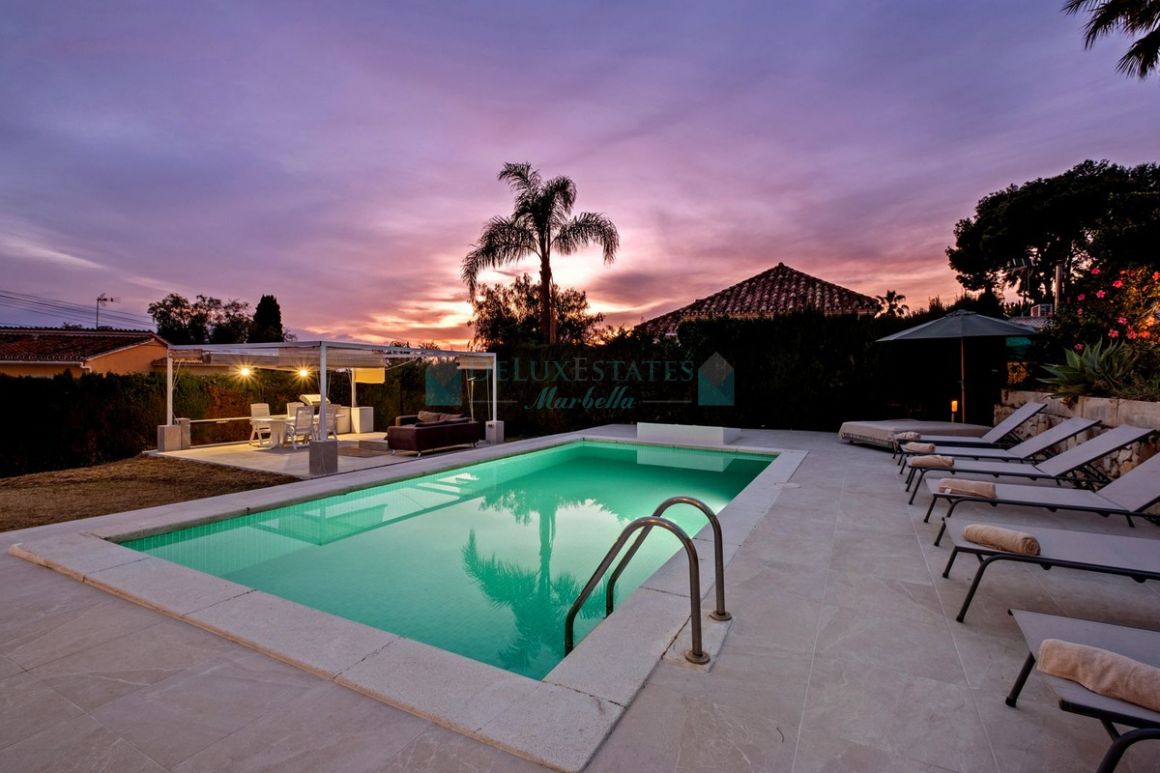 Villa en venta en  Elviria, Marbella Este