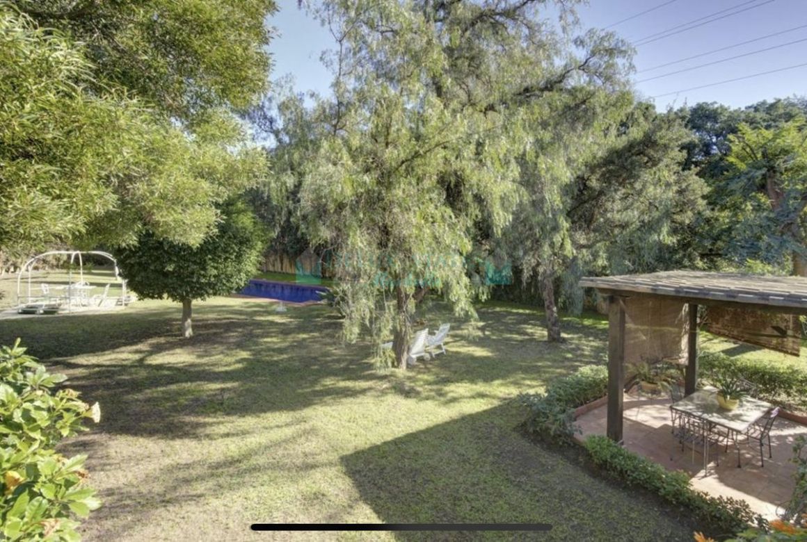 Villa for sale in  El Rosario, Marbella East