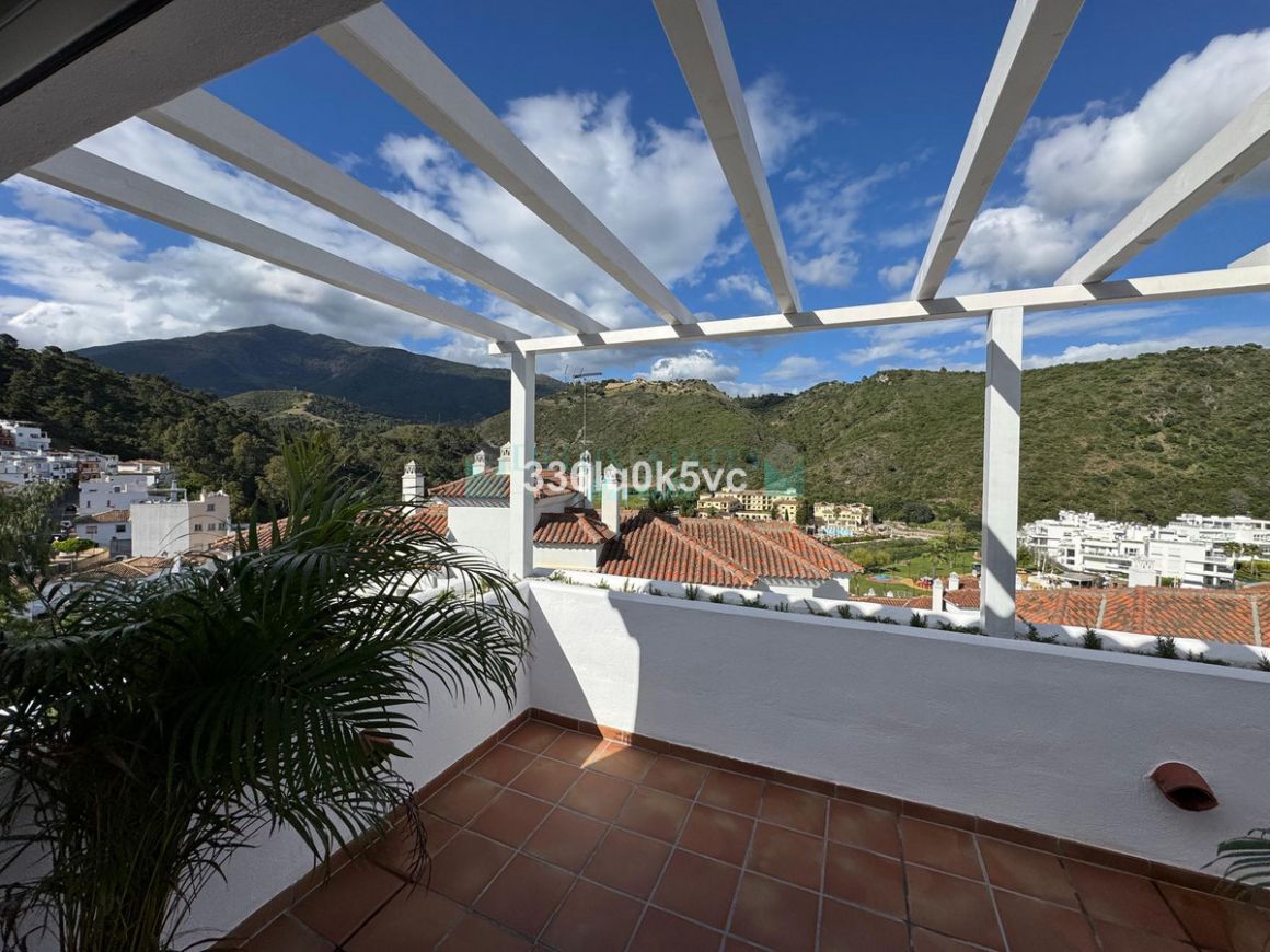 Penthouse for sale in Benahavis