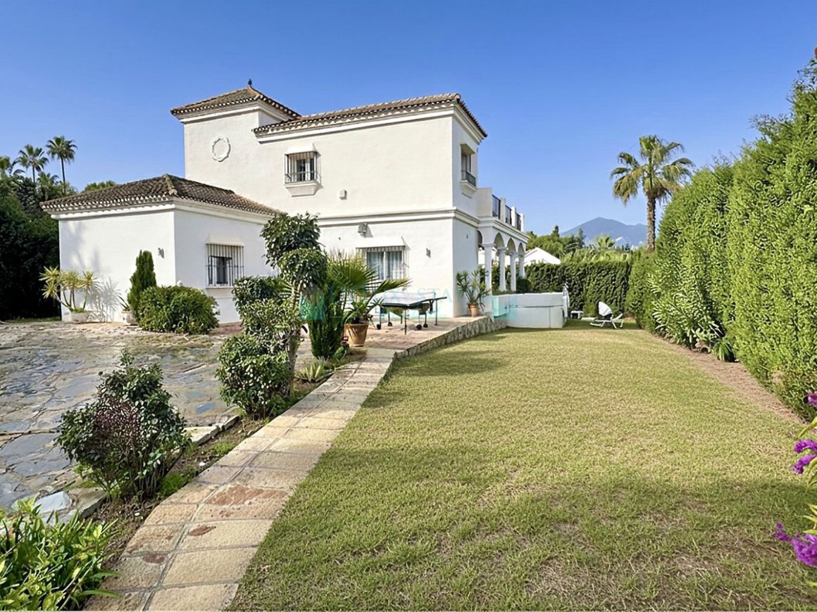 Villa en venta en Nueva Andalucia
