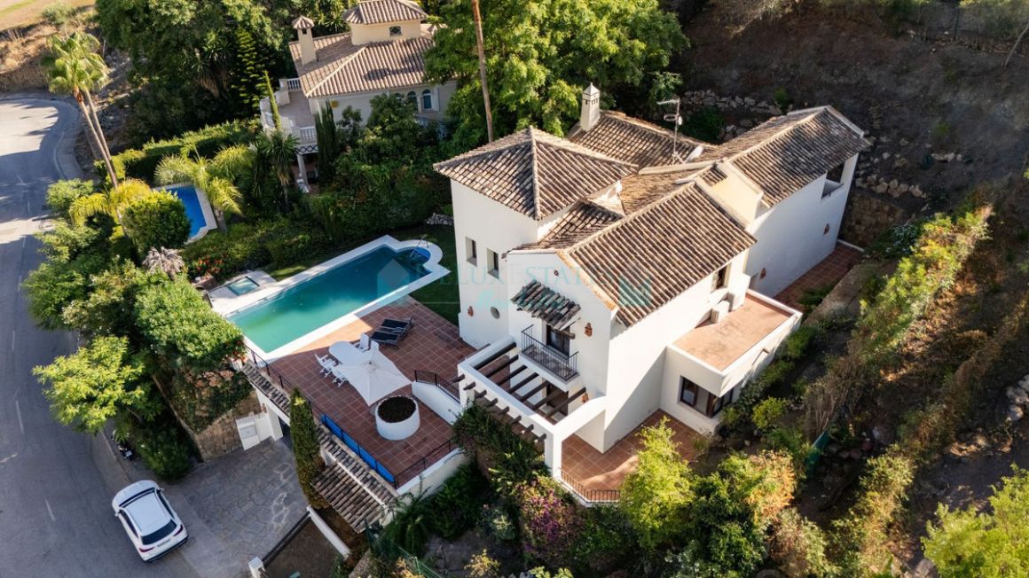 Villa for sale in Benahavis