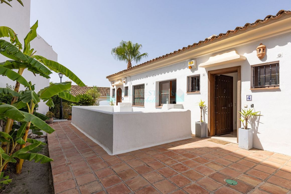 Town House for sale in  Los Arqueros, Benahavis