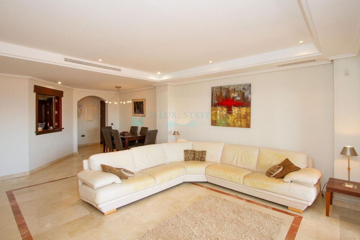 Apartment in La Mairena, Marbella East