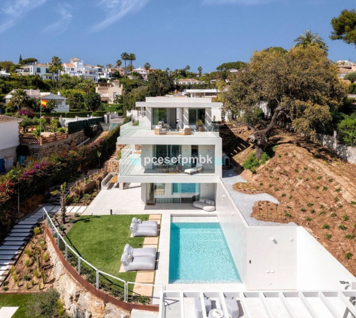 Villa for rent in  Elviria, Marbella East