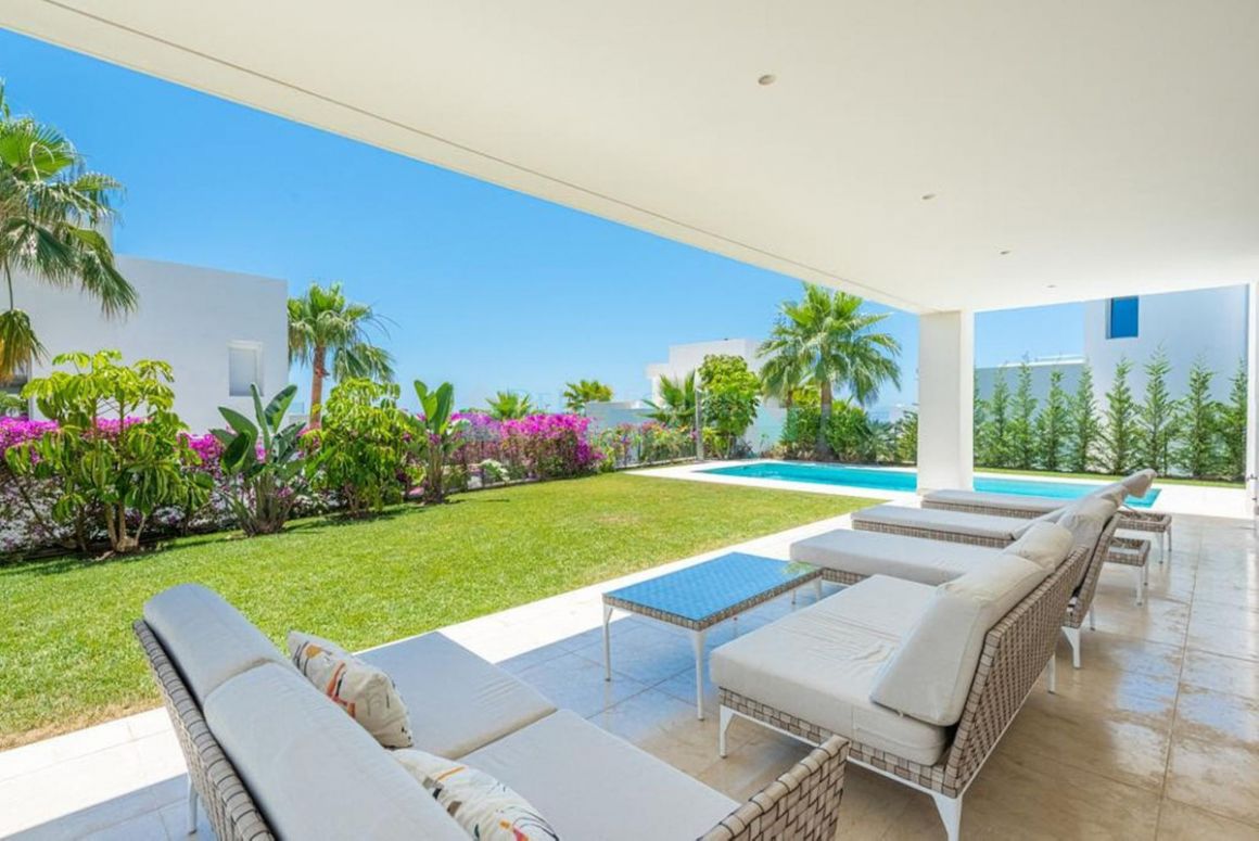 Villa for rent in  Rio Real, Marbella East