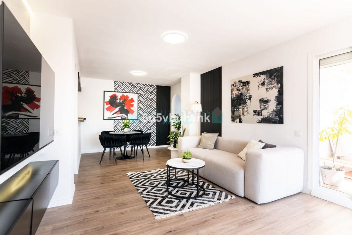 Penthouse for sale in  El Paraiso, Estepona