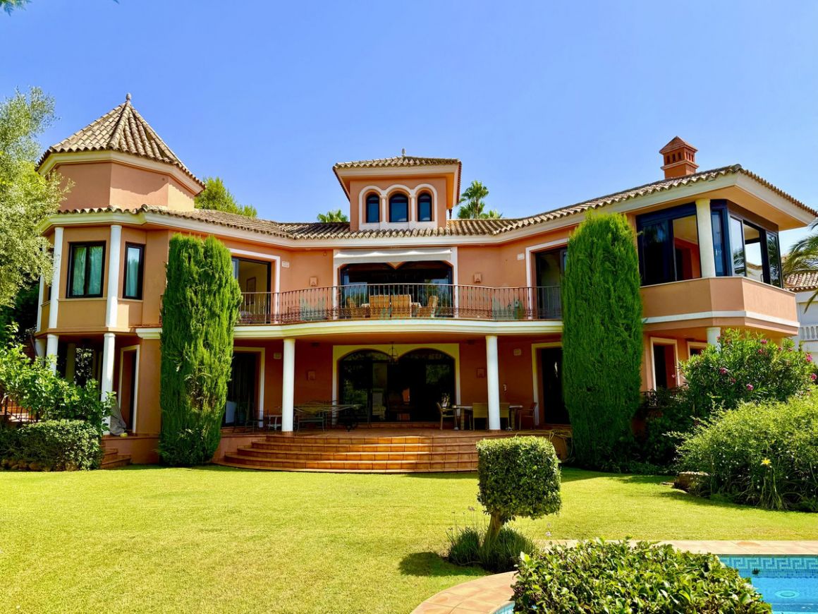 Villa for sale in  Sierra Blanca, Marbella Golden Mile