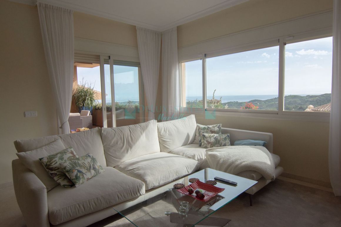 Apartment for sale in  La Mairena, Marbella East