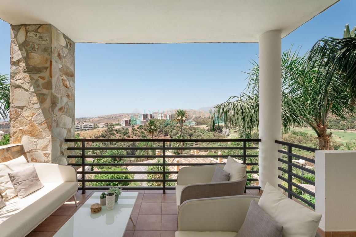 Apartment for sale in  El Almendro, Benahavis