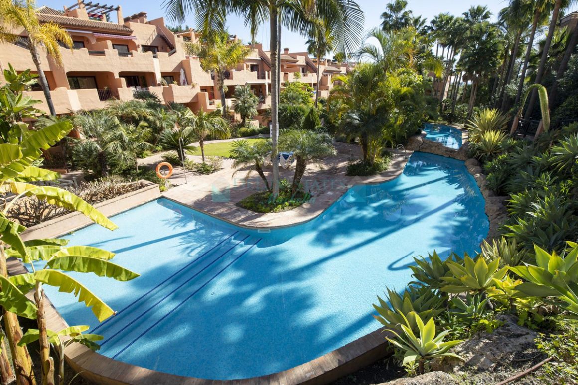 Apartment for sale in  Bel Air, Estepona