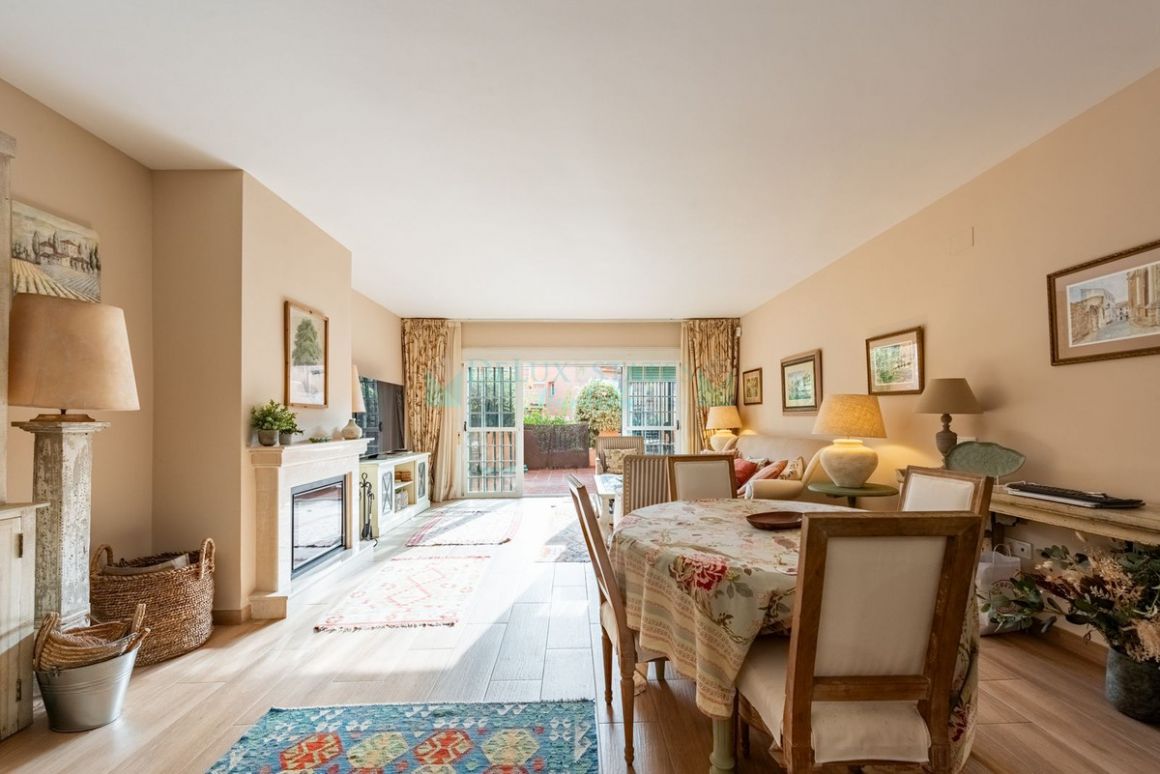 Villa Pareada en venta en  Nagüeles, Marbella Golden Mile