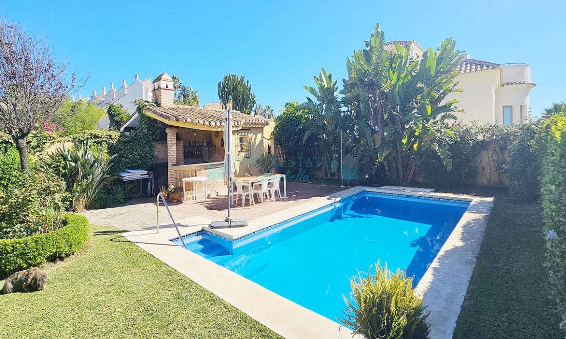 Semi Detached Villa for sale in Marbella