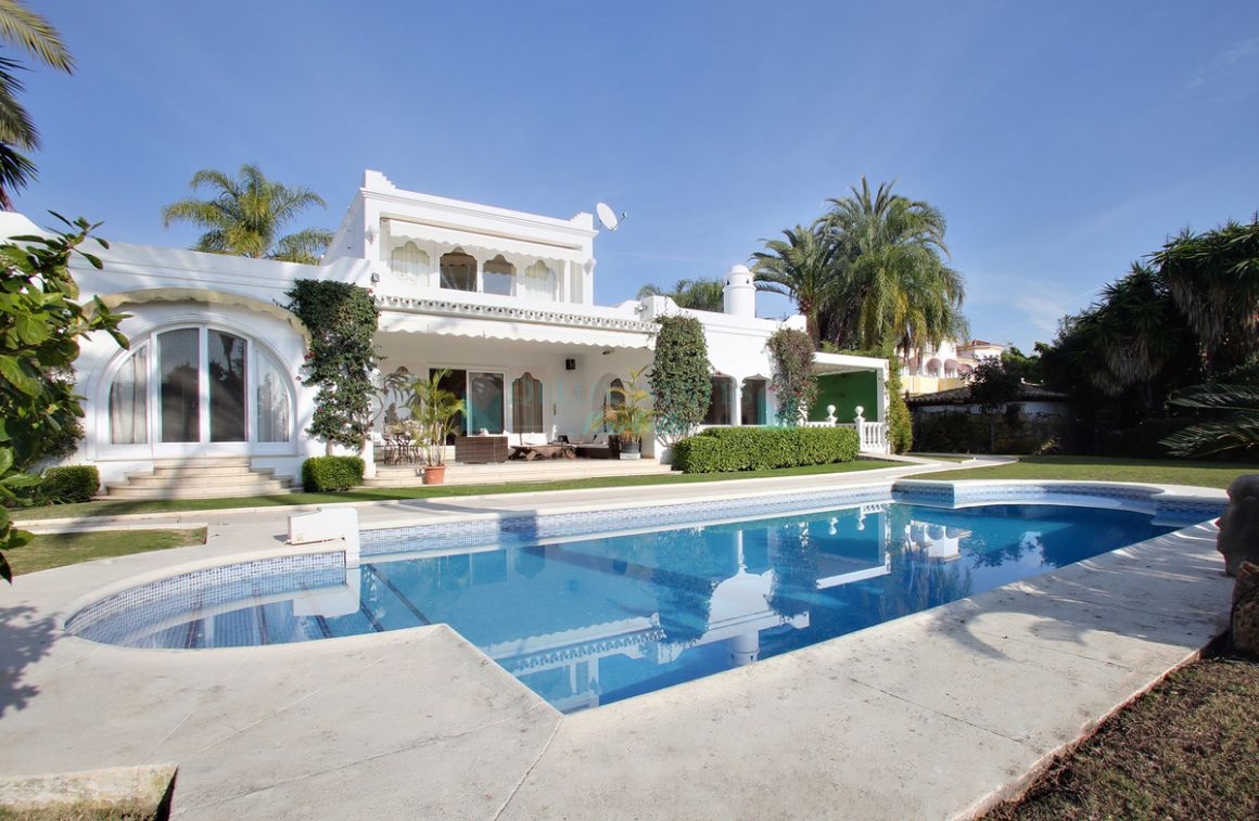 Villa for rent in Estepona