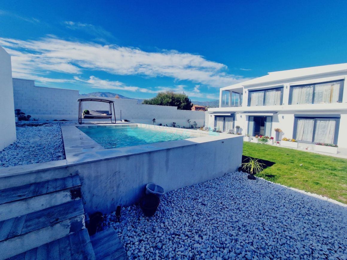 Finca for rent in Estepona