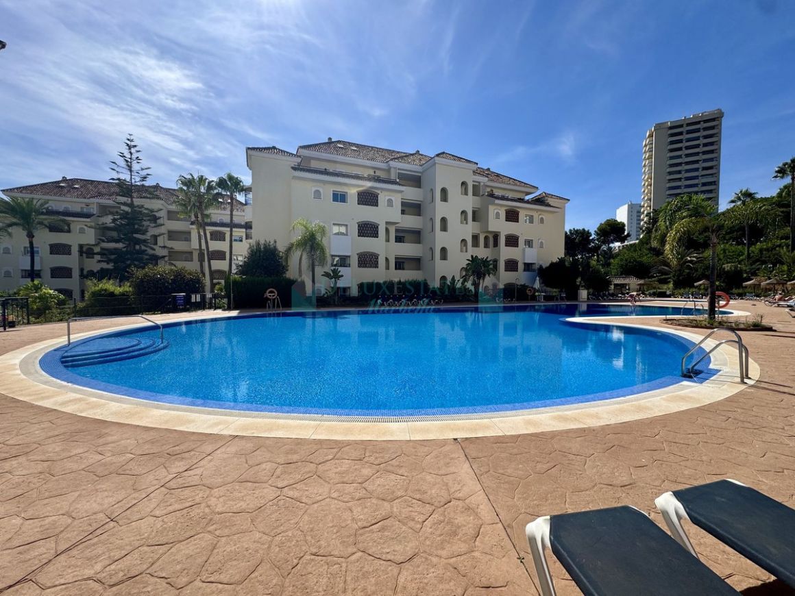 Apartment for sale in  Elviria, Marbella East