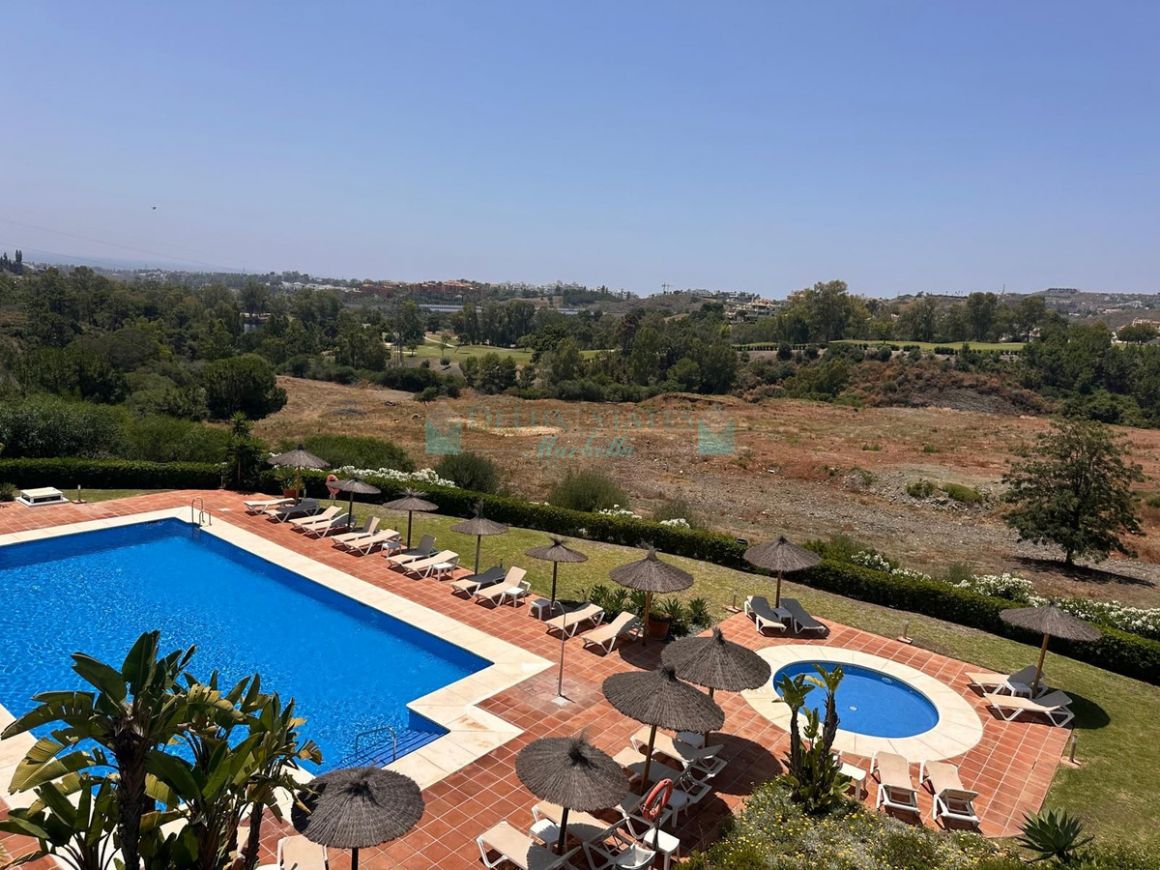 Penthouse for sale in  Los Arqueros, Benahavis