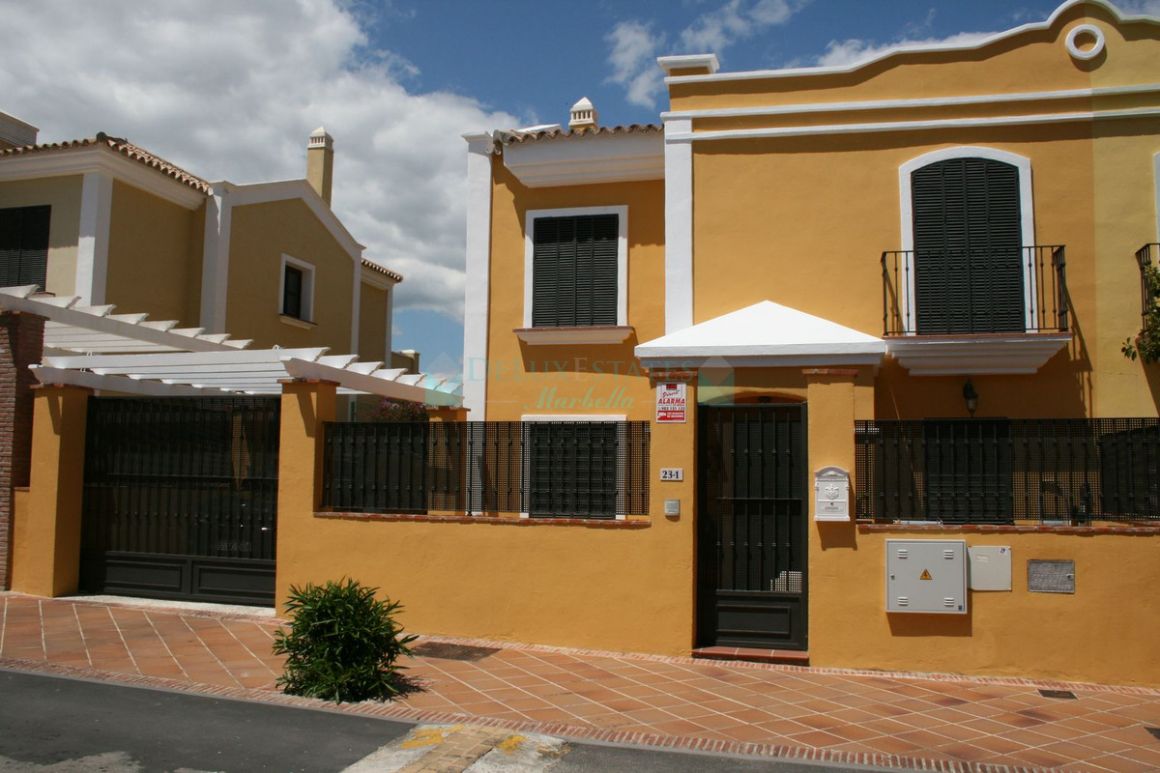 Villa Pareada en venta en  Guadalmina Alta, San Pedro de Alcantara