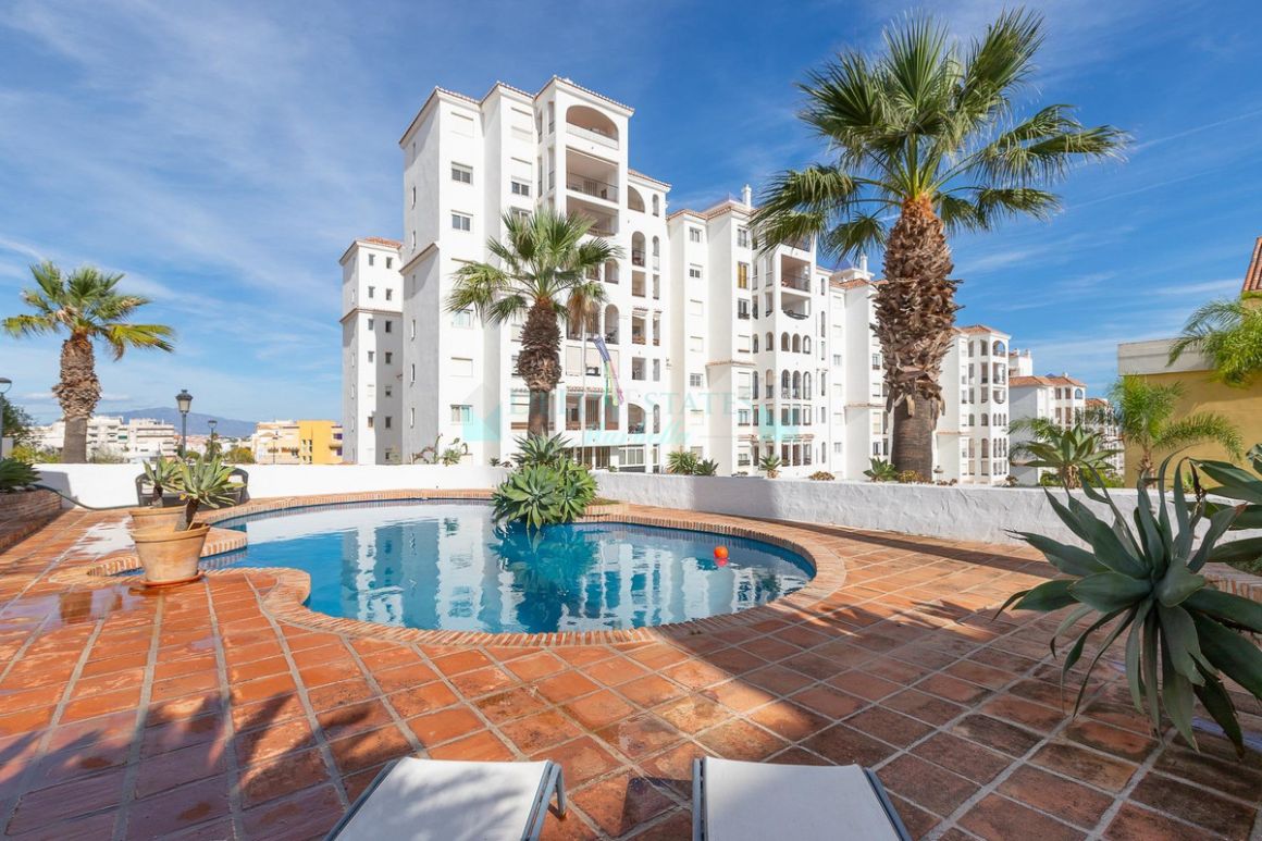 Town House for sale in Estepona