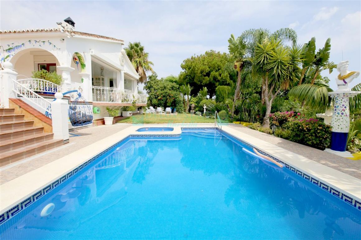 Villa for rent in Estepona