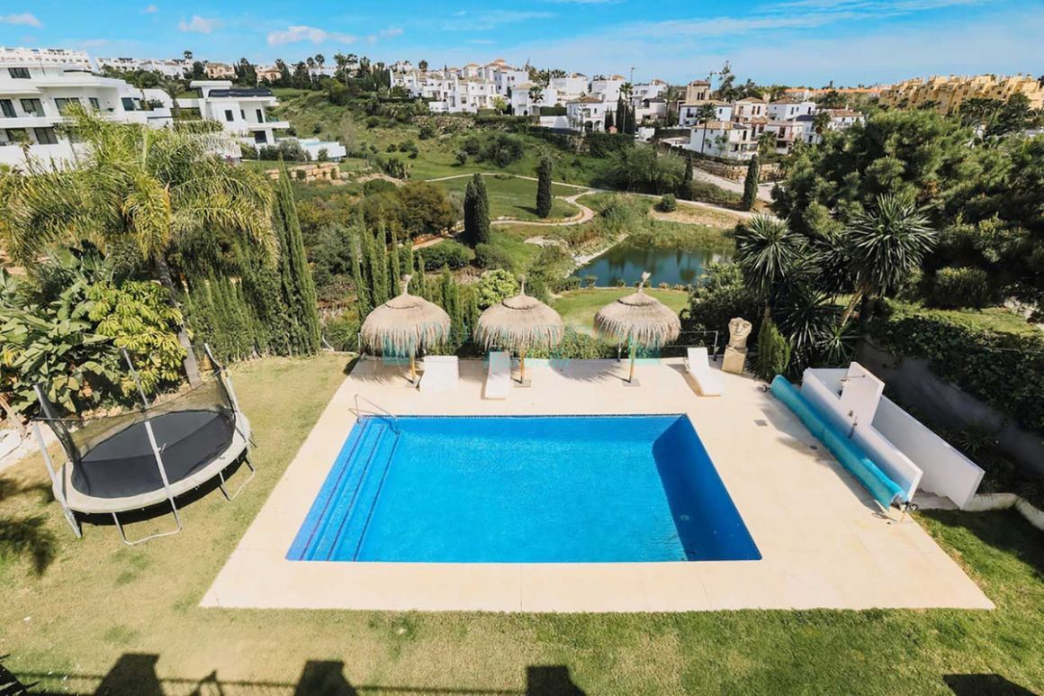 Villa en New Golden Mile, Estepona