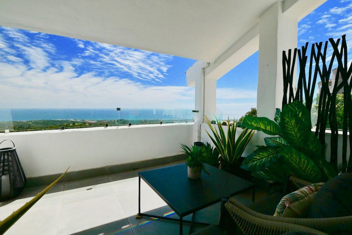 Penthouse for sale in  La Mairena, Marbella East