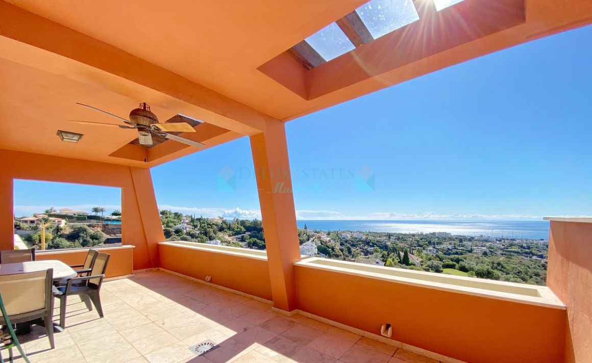 Penthouse for sale in  El Rosario, Marbella East