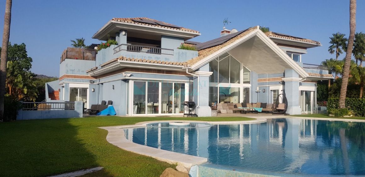 Villa in Elviria, Marbella East