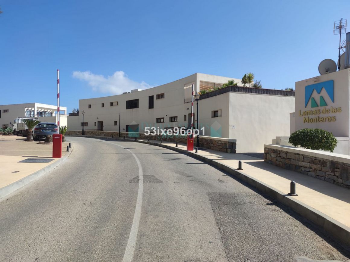 Apartamento Planta Baja en venta en  Los Altos de los Monteros, Marbella Este