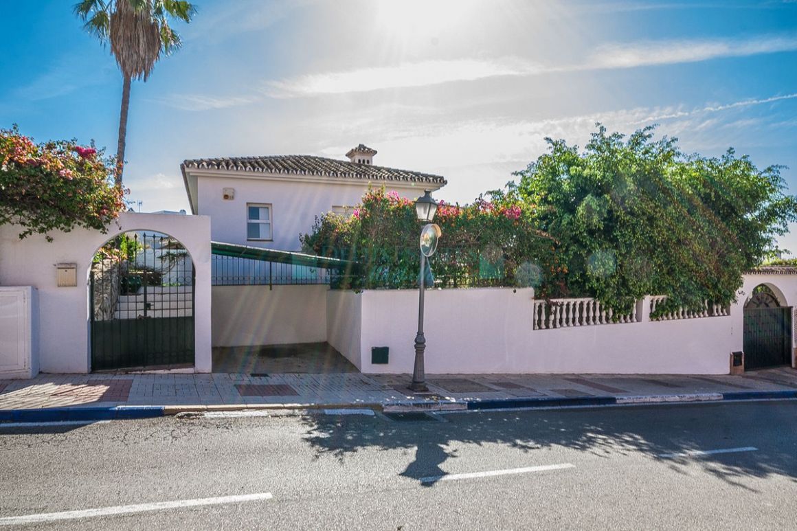 Villa for sale in  Las Chapas, Marbella East