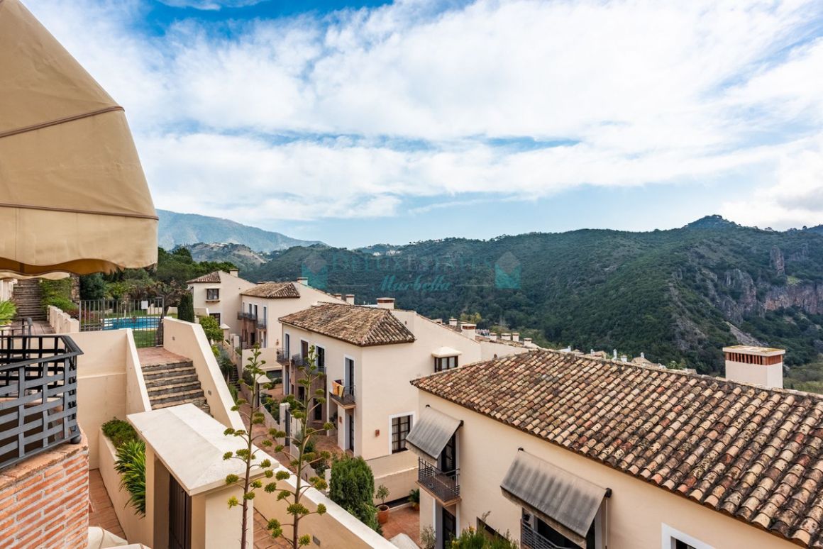 Semi Detached Villa in Benahavis