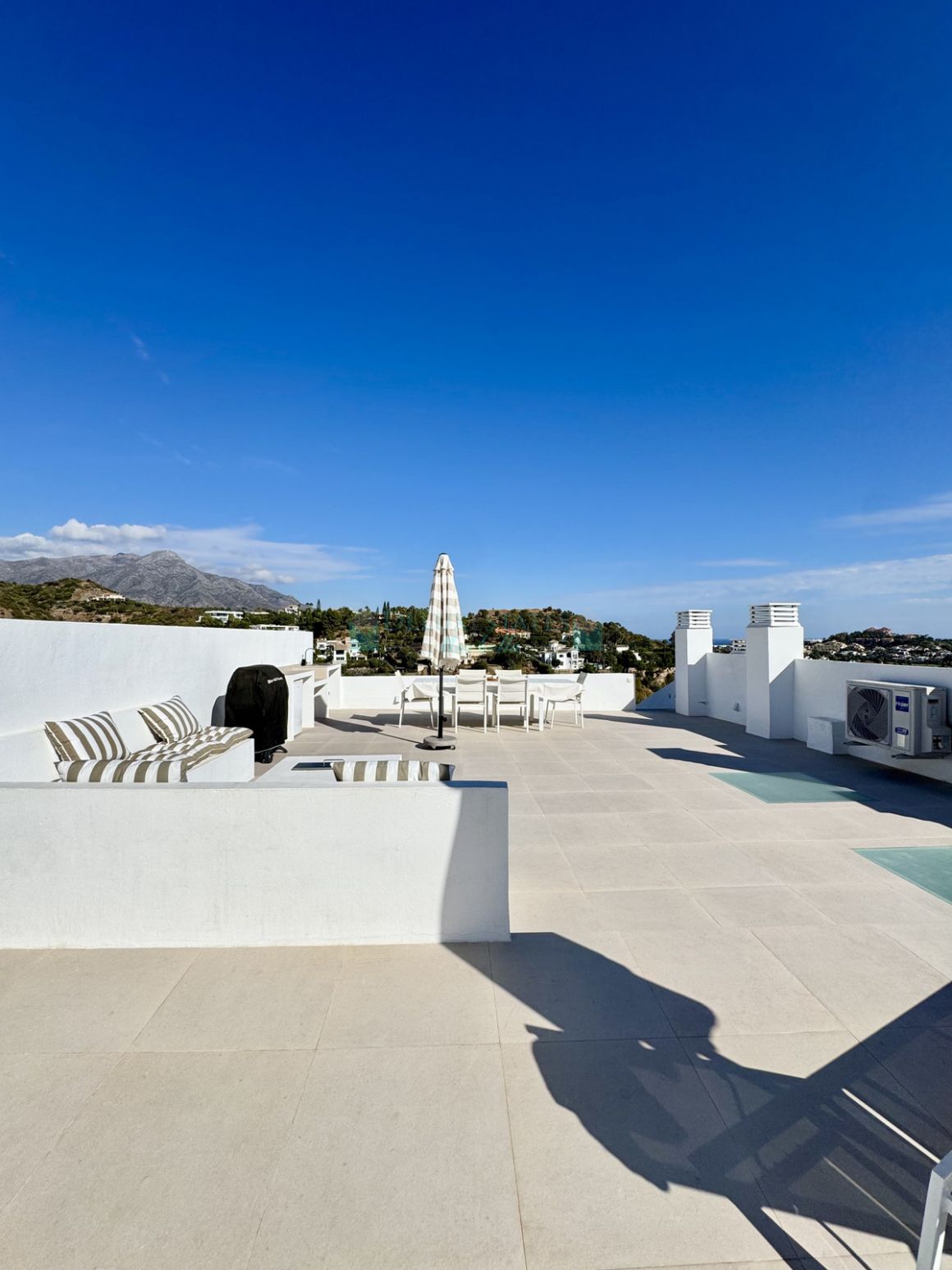 Penthouse for sale in  La Quinta, Benahavis