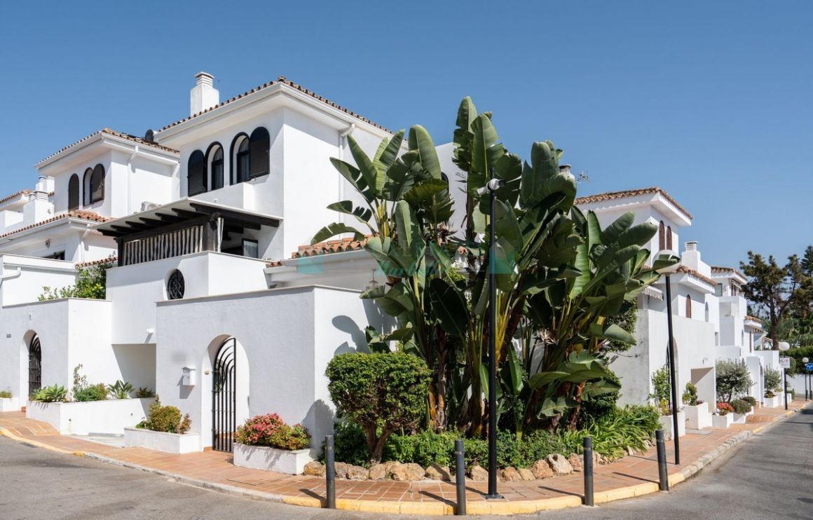Town House for sale in  Costalita, Estepona