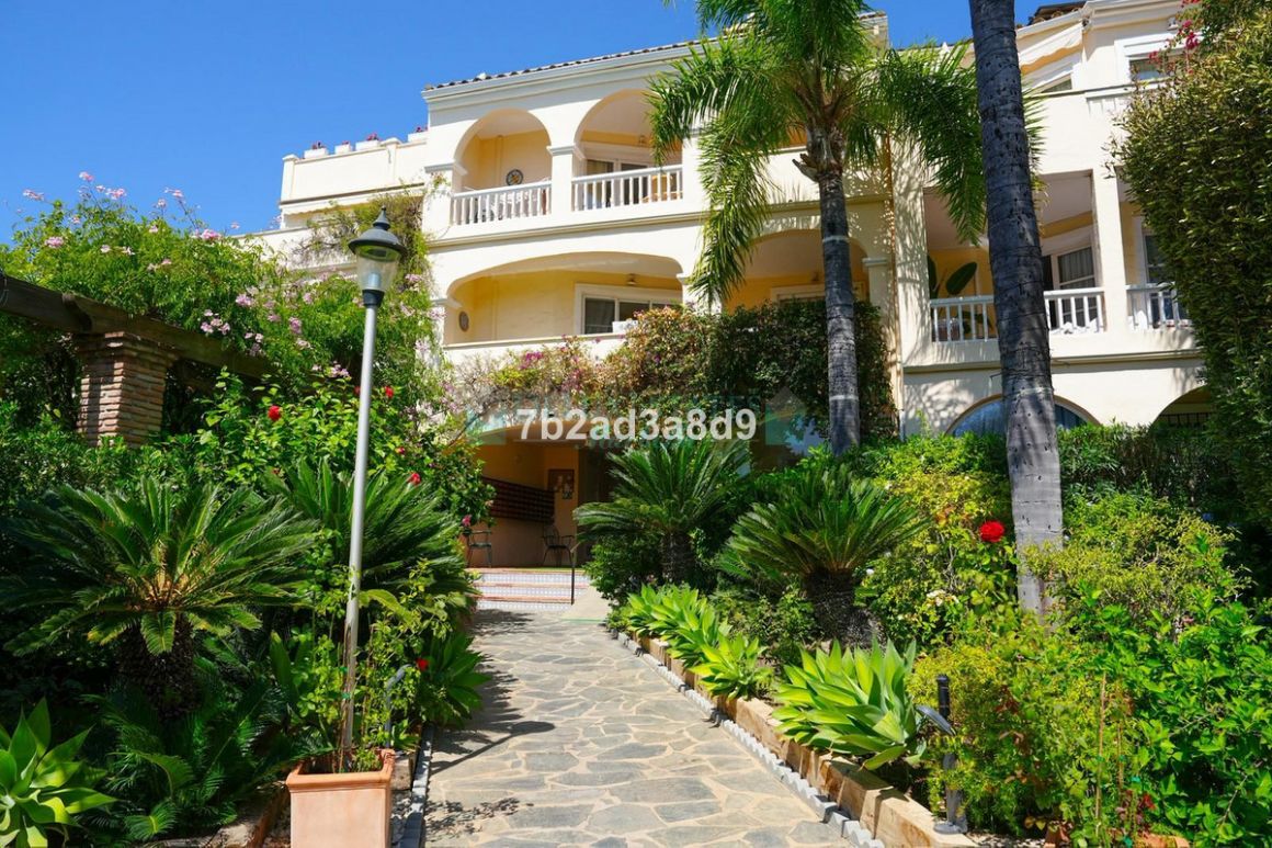 Apartment for rent in  El Paraiso, Estepona