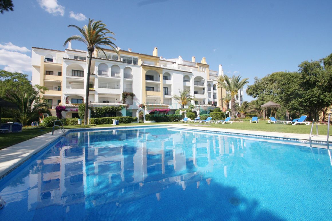Apartment for sale in  Cabopino, Marbella East