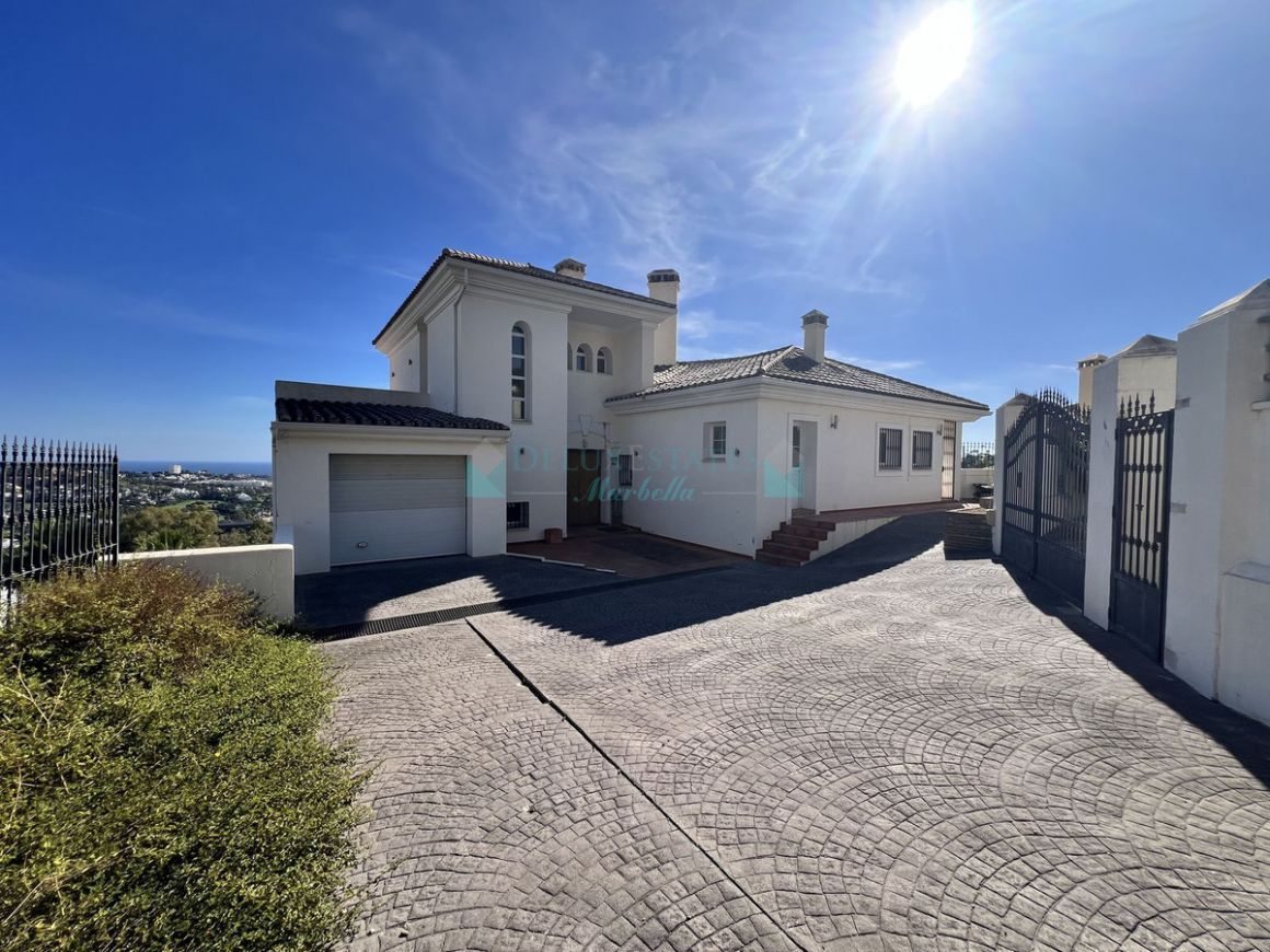 Villa for sale in  La Quinta, Benahavis