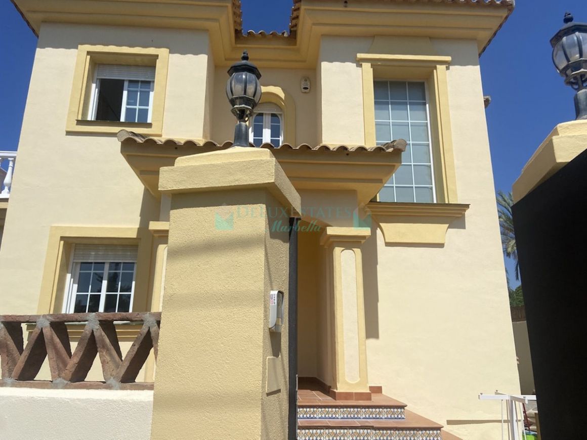Villa for rent in  Costabella, Marbella East
