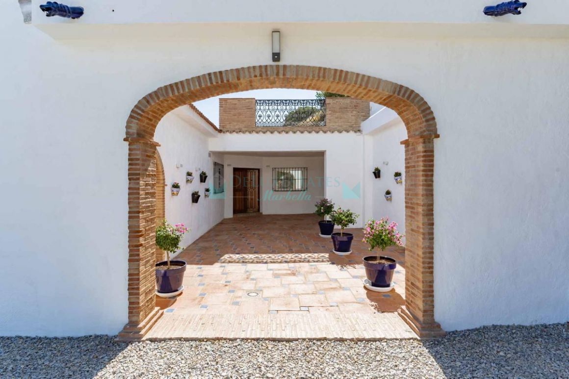 Finca for sale in Estepona