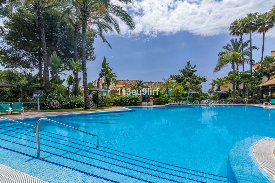 Apartment for rent in  Rio Real, Marbella East