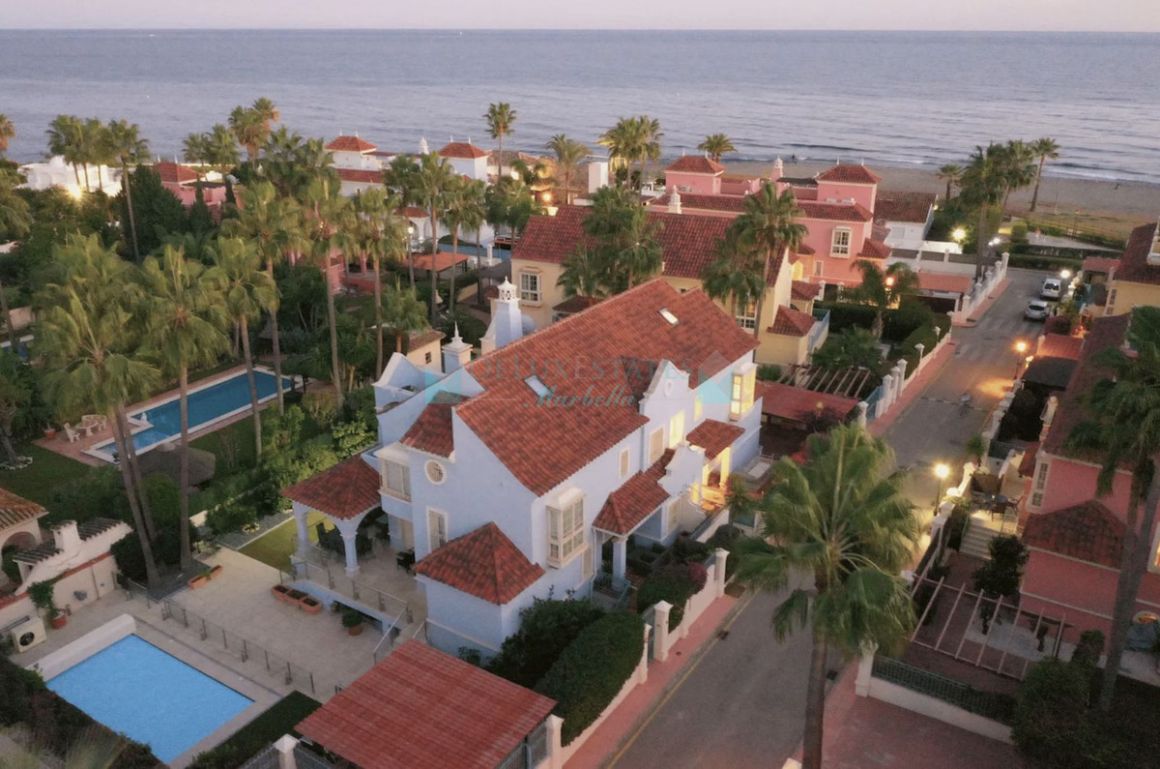 Villa Pareada en venta en Marbella - Puerto Banus