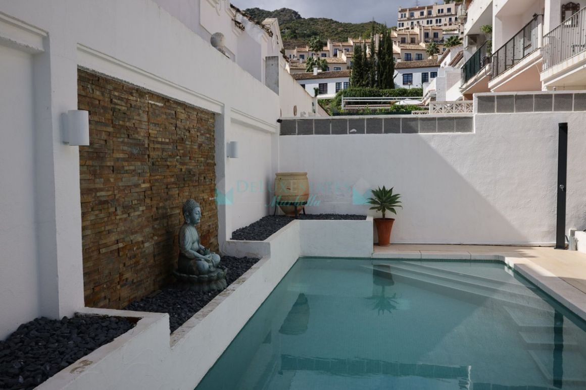 Villa Pareada en venta en Benahavis