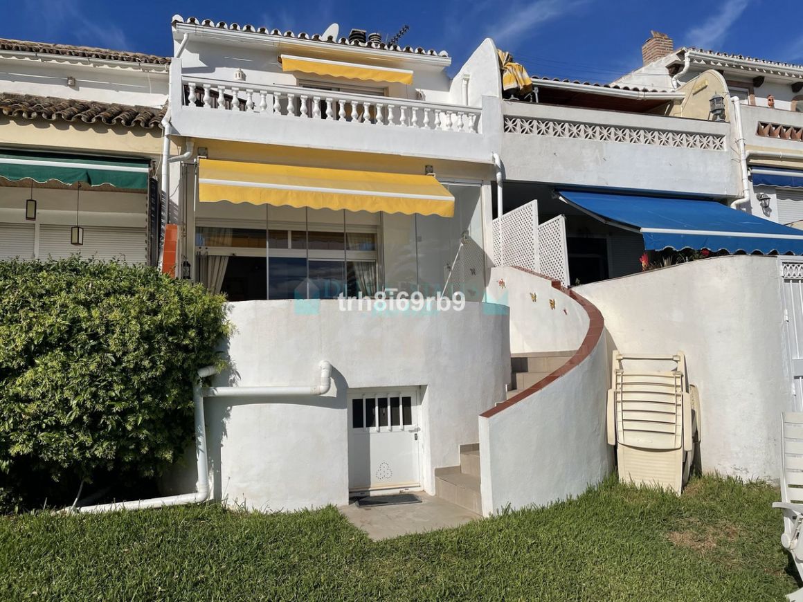 Town House for sale in  Atalaya, Estepona