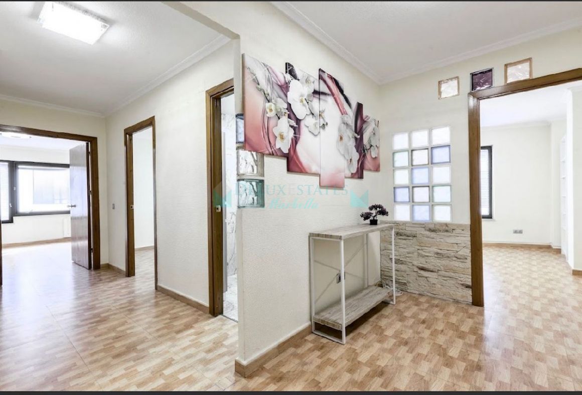 Oficina en venta en Marbella