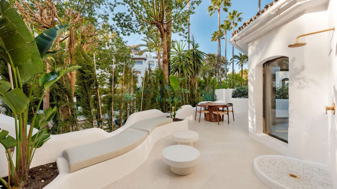 Ground Floor Apartment for sale in  Elviria, Marbella East