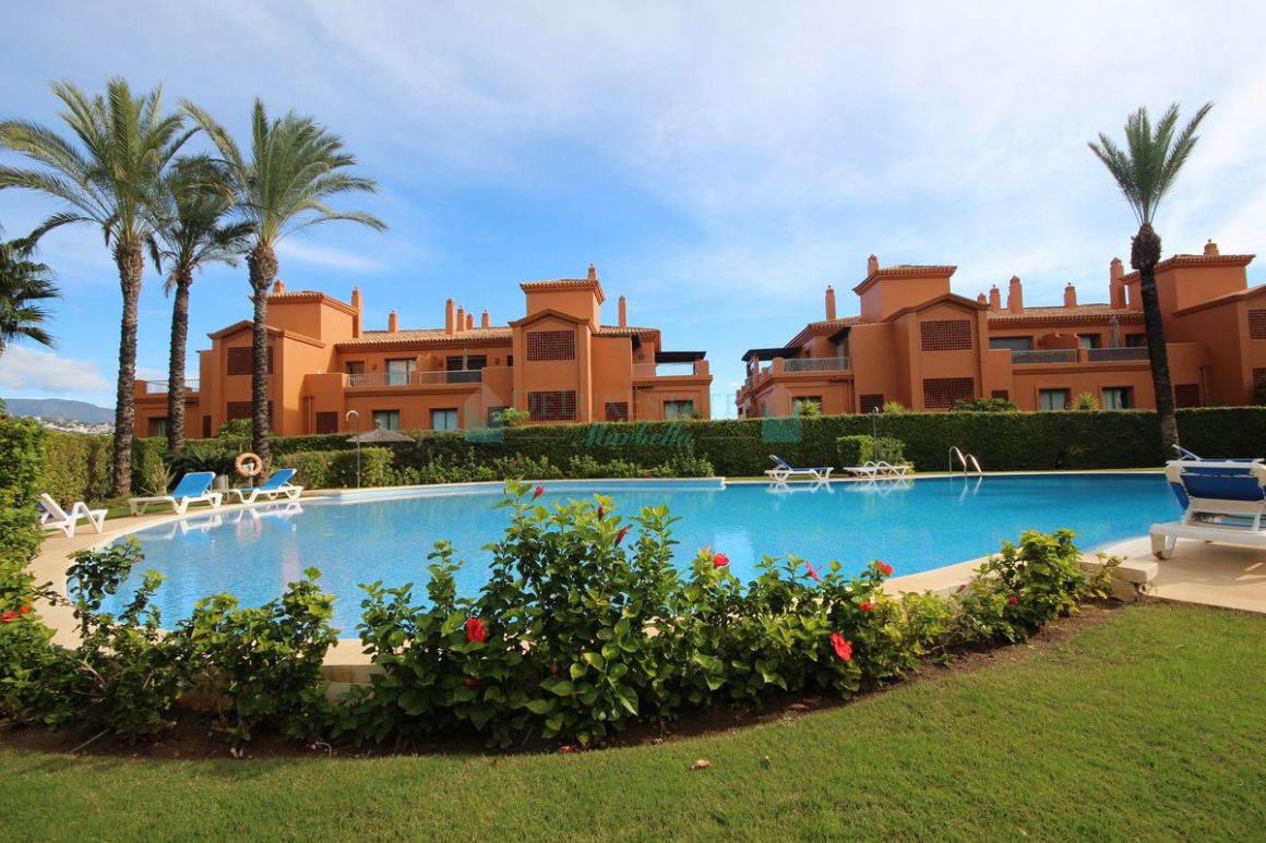 Apartment for sale in  Atalaya, Estepona