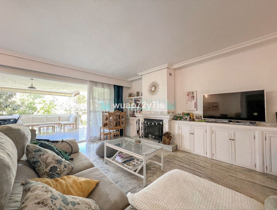 Town House for sale in  El Paraiso, Estepona